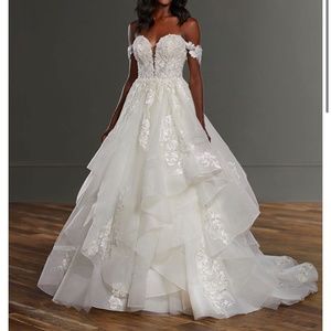 NEVER WORN New Martina Liana Wedding Dress